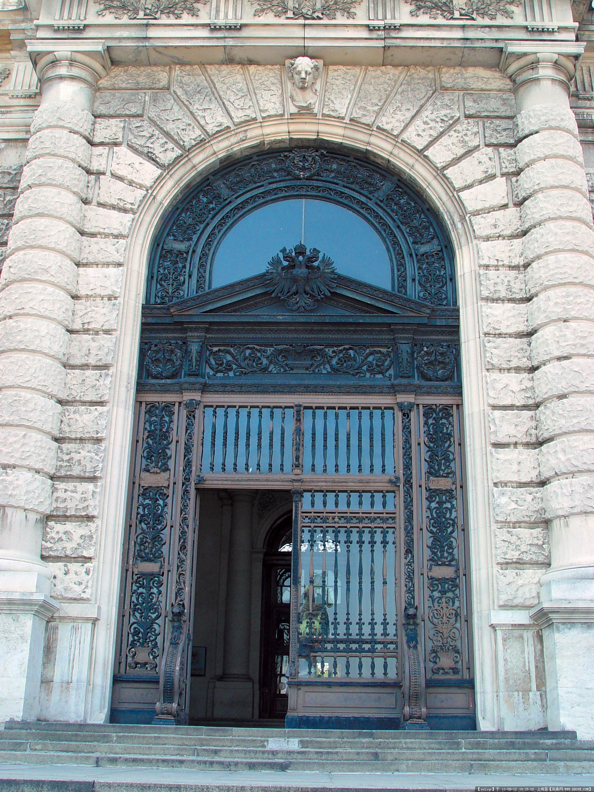 欧洲古典建筑景观 金属造型门